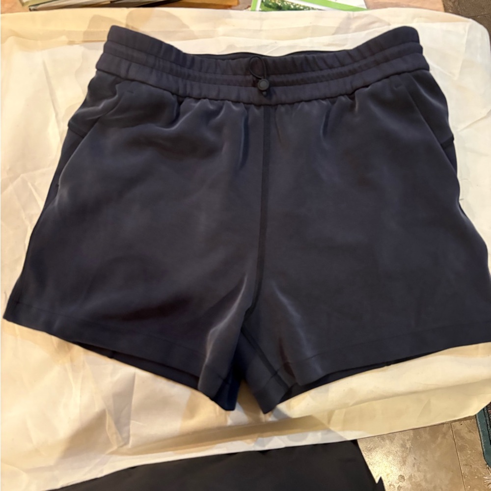 Lululemon Softstreme High-Rise Short 4” size 6